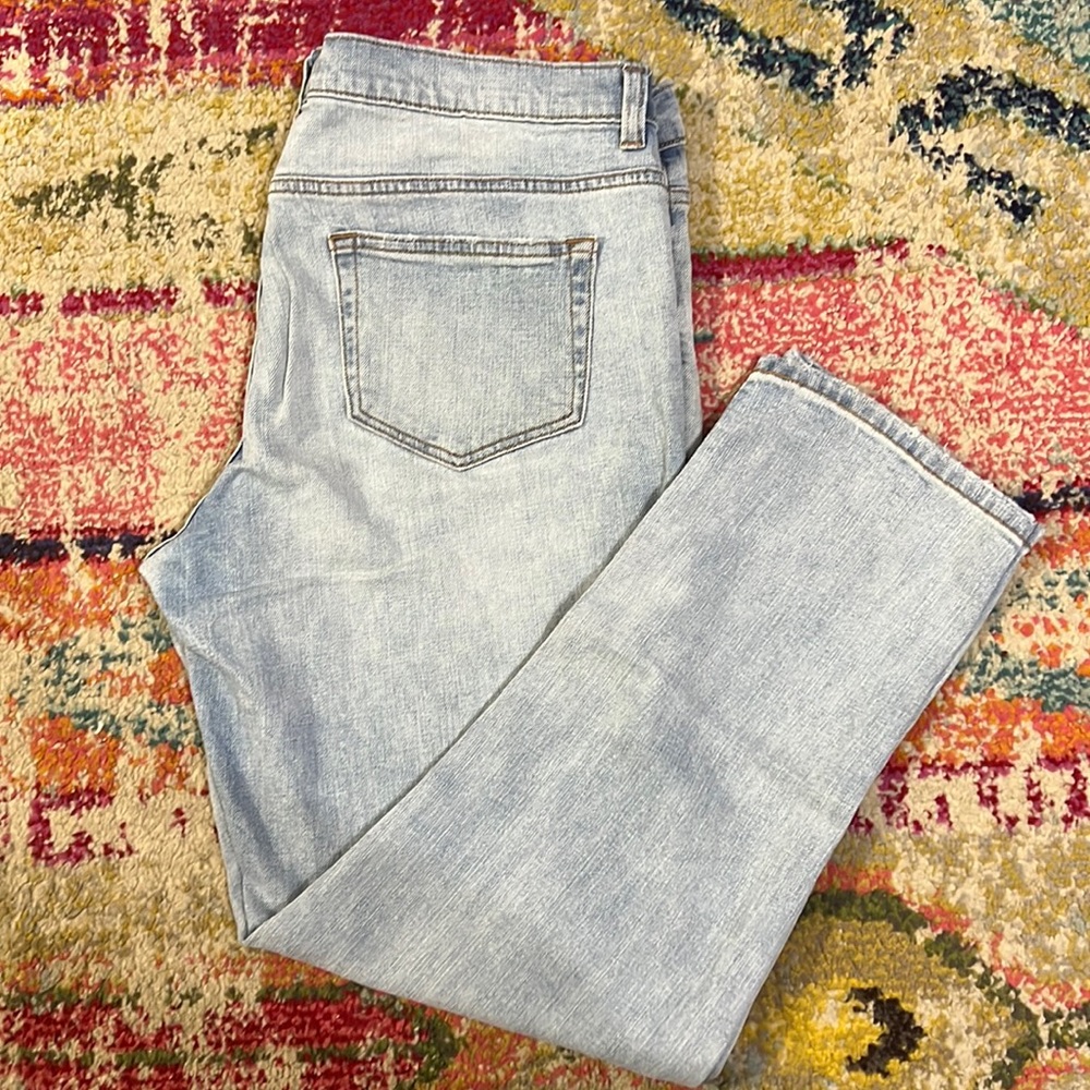 Light blue, loose fit, distressed Denim&Co jeans